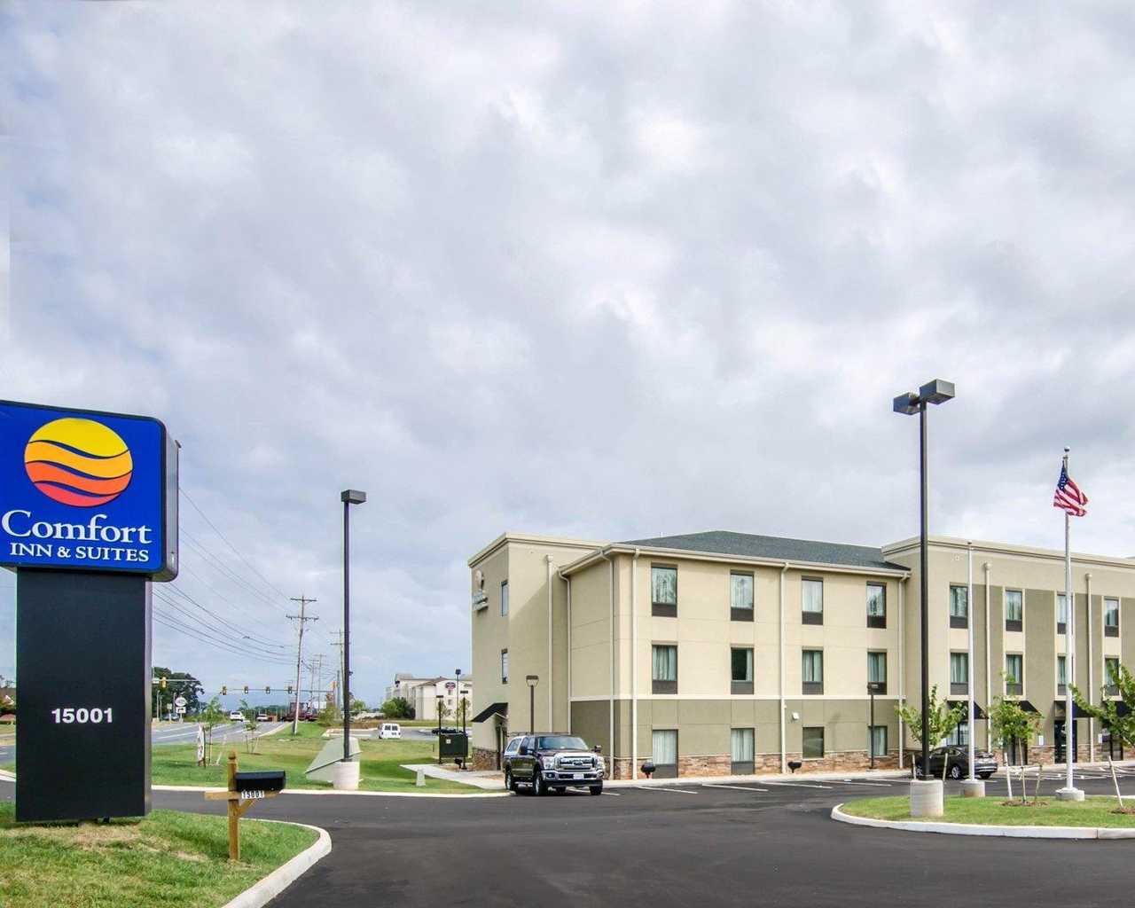 Comfort Inn & Suites Lynchburg Airport - University Area Exterior foto